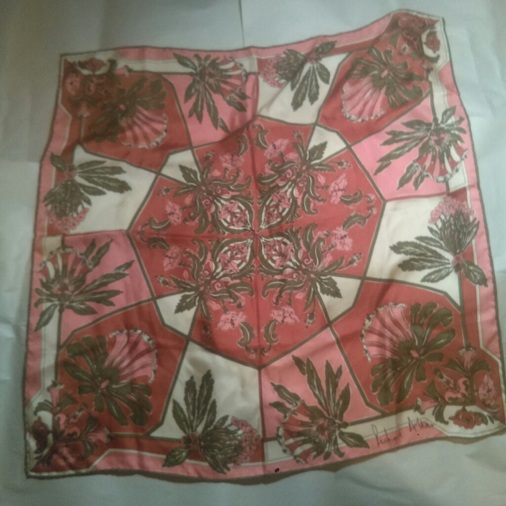 Scarf by Richard allen